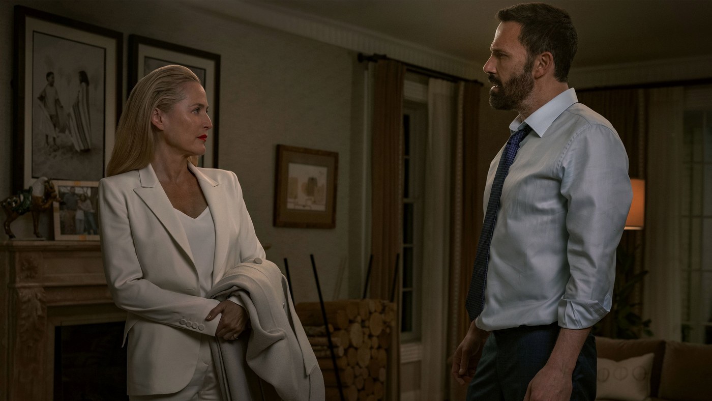 Gillian Anderson as Dayle Burton facing Ben Affleck.