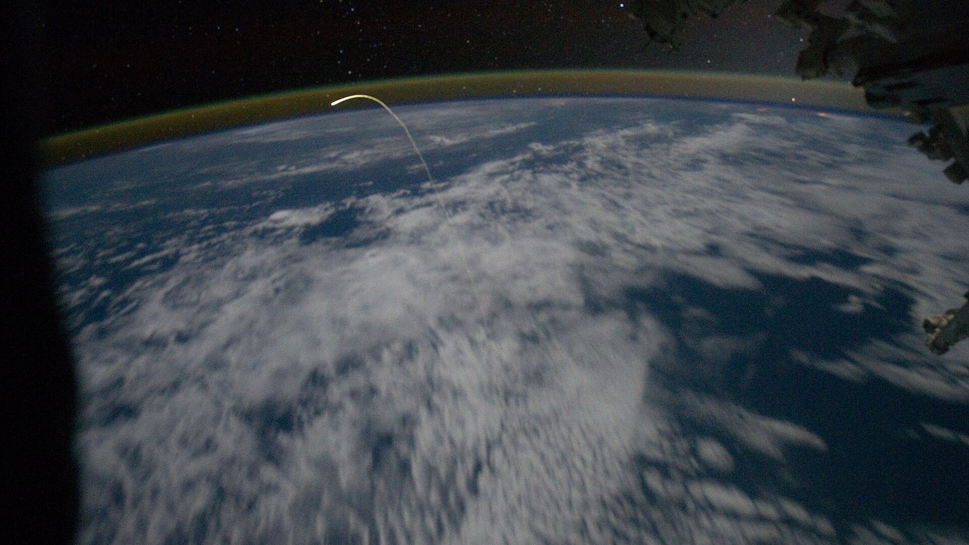 Do High-Lift Spaceplanes Offer a Gentler Atmospheric Re-entry?