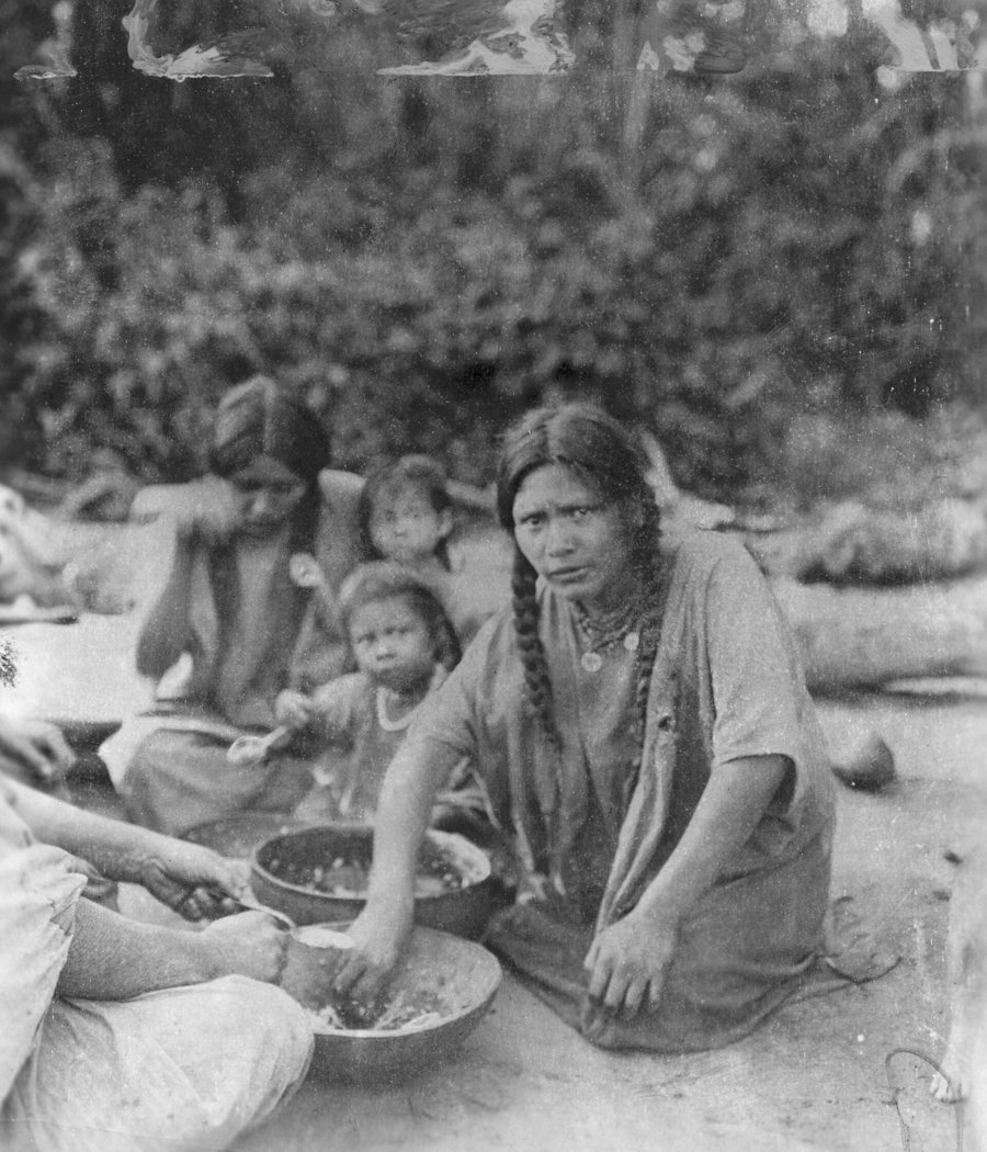 Black and white historical photo: Tsimané women and children, northeast Bolivia, 1913.